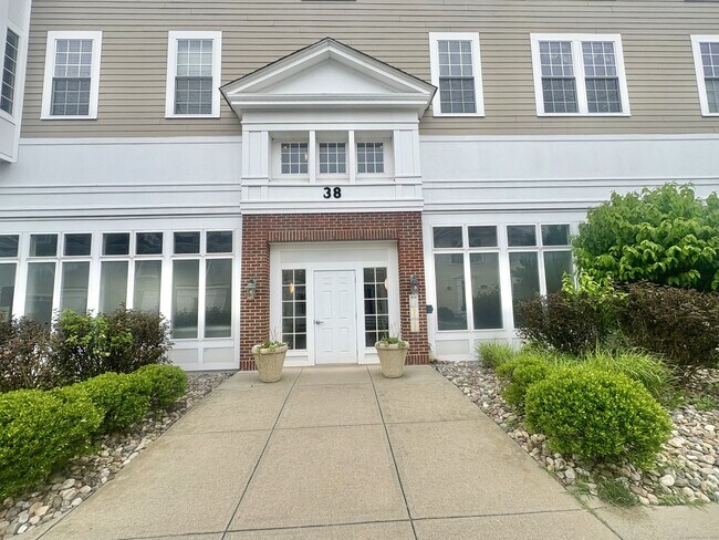 38 Hope St in East Lyme, CT - Building Photo - Building Photo