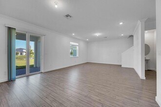 3492 Cedar Grv Dr in Fort Pierce, FL - Foto de edificio - Building Photo