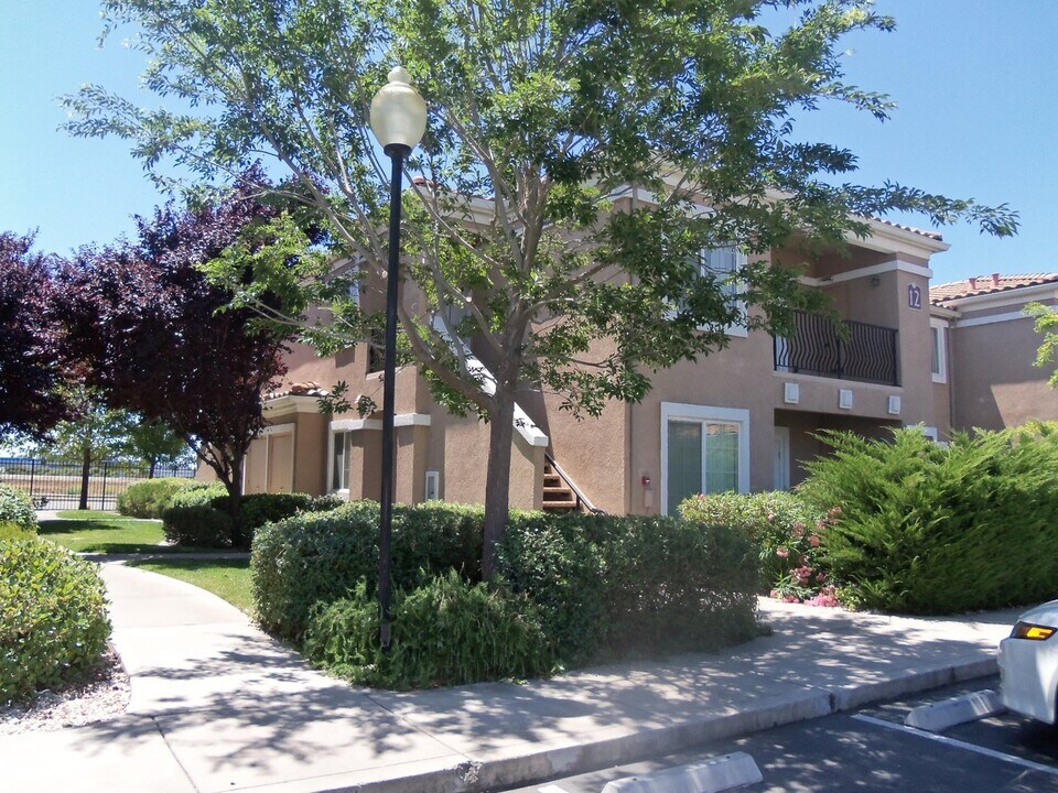 4200 E Commerce Way in Sacramento, CA - Building Photo