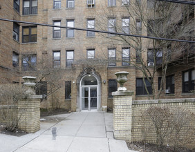 706 Warburton Ave in Yonkers, NY - Foto de edificio - Building Photo