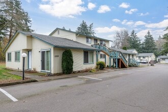 Quail Court Apartments in Portland, OR - Foto de edificio - Building Photo