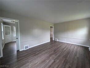 859 E Avondale Ave in Youngstown, OH - Building Photo - Building Photo