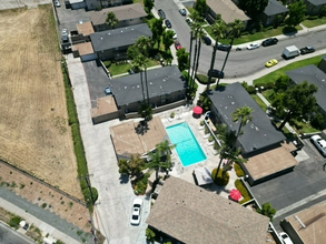 Riverglen Apartments in Riverside, CA - Foto de edificio - Building Photo