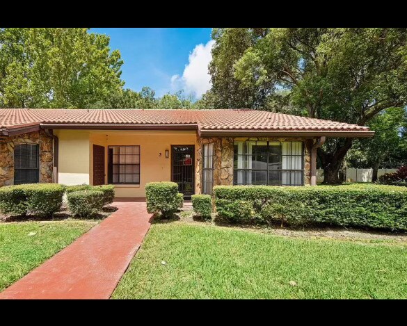 8635 Shadblow Ct in Port Richey, FL - Building Photo