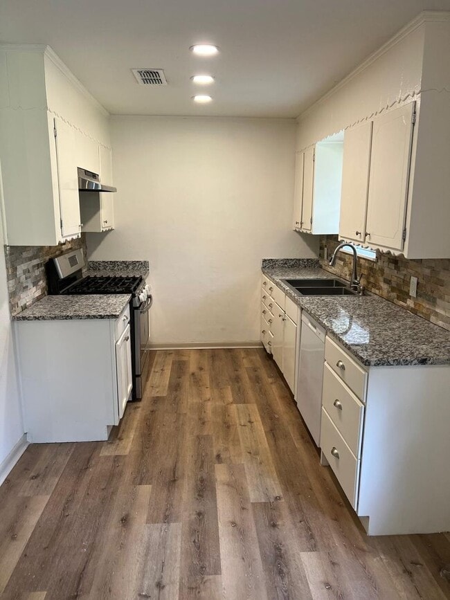 807 Lincoln Dr in Longview, TX - Building Photo - Building Photo