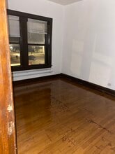 7952 S Colfax Ave, Unit 203 in Chicago, IL - Building Photo - Building Photo