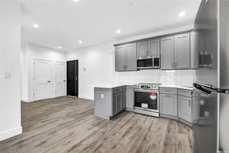 533 Greenwich St in Hempstead, NY - Building Photo - Building Photo