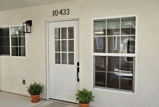 10435 Ashton Ave, Unit 10433 in Los Angeles, CA - Foto de edificio - Building Photo
