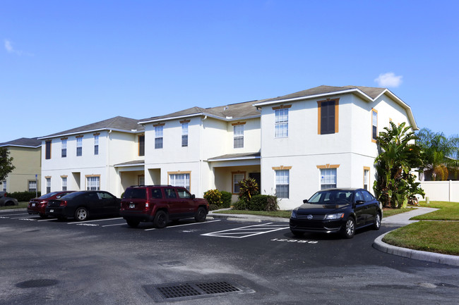 Kings Lake Townhomes in Gibsonton, FL - Foto de edificio - Primary Photo