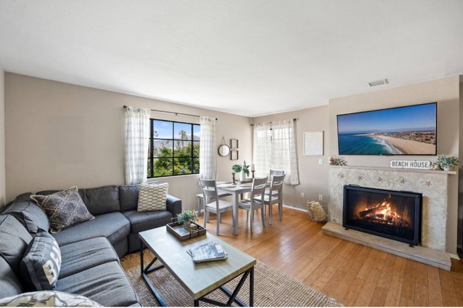 1121 Pittsfield Ln in Ventura, CA - Building Photo - Building Photo