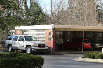 Hanover Towers Condominium in Lexington, KY - Building Photo - Building Photo