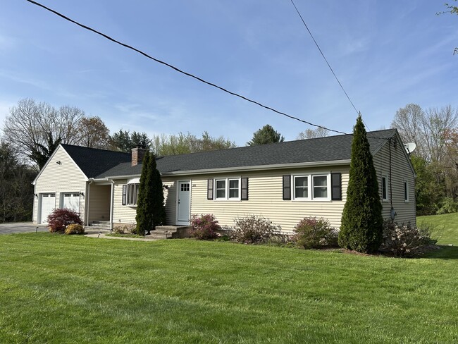 281 Abbe Rd in Enfield, CT - Building Photo - Building Photo
