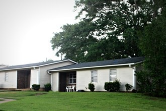 Eastridge Apartments in Greensboro, AL - Building Photo - Building Photo