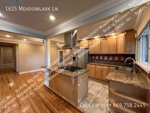 1625 Meadowlark Ln in Sunnyvale, CA - Building Photo - Building Photo