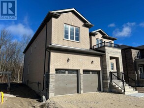 32 Amber Dr in Wasaga Beach, ON - Building Photo - Building Photo