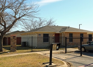 Village Creek in Fort Worth, TX - Building Photo - Building Photo