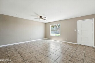 2645 W Elm St in Phoenix, AZ - Foto de edificio - Building Photo