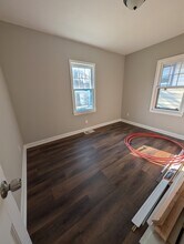 2077 SW Lane St in Topeka, KS - Building Photo - Building Photo