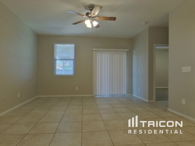 7343 W Hughes Dr in Phoenix, AZ - Foto de edificio - Building Photo