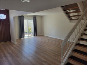 11 Meadowsweet Way in Irvine, CA - Building Photo - Building Photo