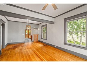 7466 N Burr Ave in Portland, OR - Building Photo - Building Photo