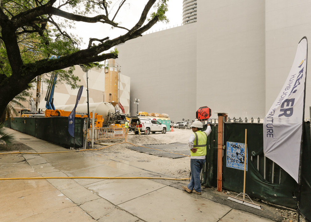 830 Brickell in Miami, FL - Building Photo