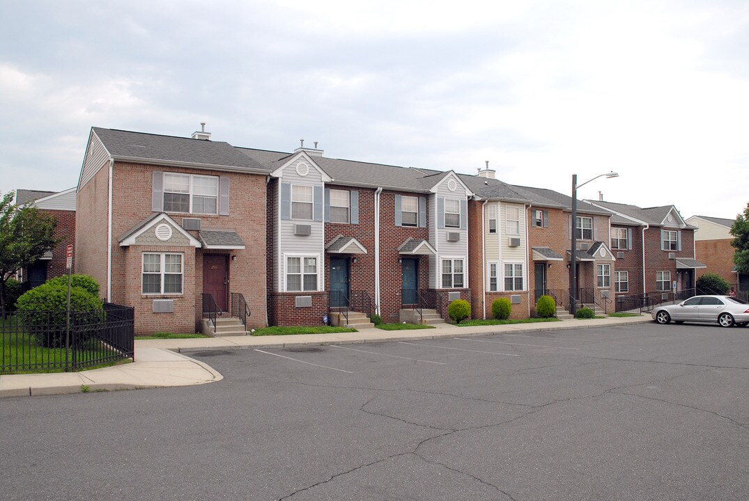 Wynona Lipman Gardens in Newark, NJ - Building Photo