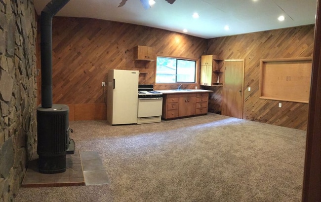 29410 NE Wilsonville Rd, Unit Apt in Newberg, OR - Foto de edificio - Building Photo