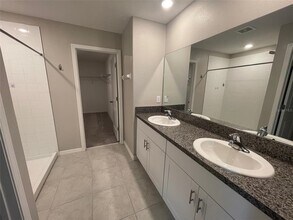 10232 Bright Crystal Ave in Riverview, FL - Building Photo - Building Photo