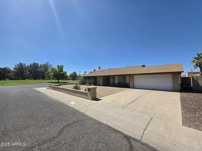 4402 E Pershing Ave in Phoenix, AZ - Foto de edificio - Building Photo