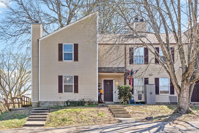 property at 923 Kingsbury Dr