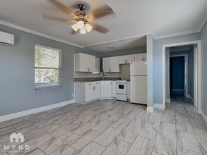 208 Pine St, Unit A in Clearwater, FL - Foto de edificio - Building Photo