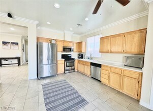 8842 Sierra Linda Dr in Las Vegas, NV - Building Photo - Building Photo