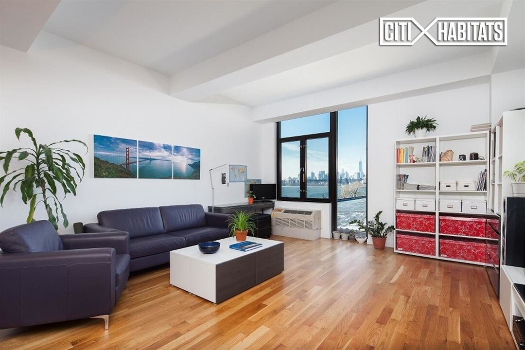 122 West St-Unit -4A in Brooklyn, NY - Building Photo