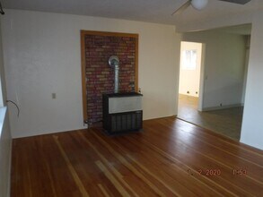 99 N Front St in Talent, OR - Building Photo - Building Photo