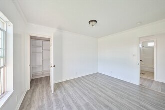 928 Coen Rd in Rosharon, TX - Foto de edificio - Building Photo