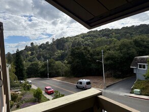 2055 Ascot Dr, Unit 207 in Moraga, CA - Foto de edificio - Building Photo