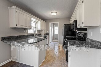 1011 SW Lorman Dr in Lee's Summit, MO - Building Photo - Building Photo