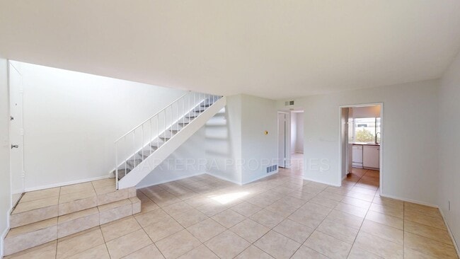 10 Oval Rd in Irvine, CA - Building Photo - Building Photo