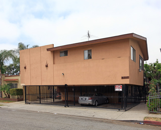 6207 Middleton St in Huntington Park, CA - Building Photo - Building Photo