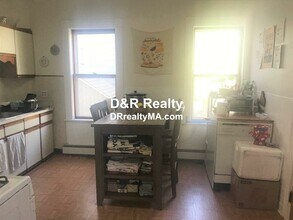 22 Dexter St in Medford, MA - Building Photo - Building Photo