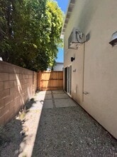 11322 Bessemer St in North Hollywood, CA - Foto de edificio - Building Photo