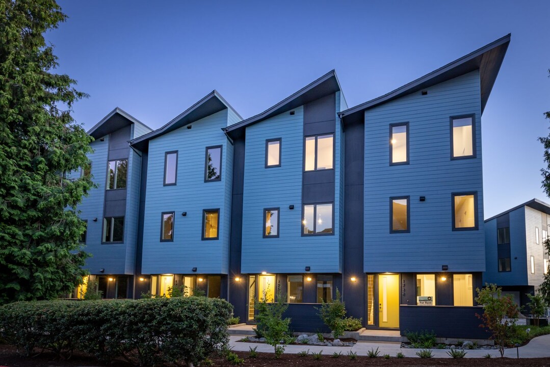 1740 SE Columbia River Dr in Vancouver, WA - Foto de edificio