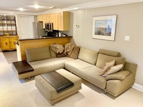 3828 Cathedral Ave NW, Unit East in Washington, DC - Foto de edificio - Building Photo