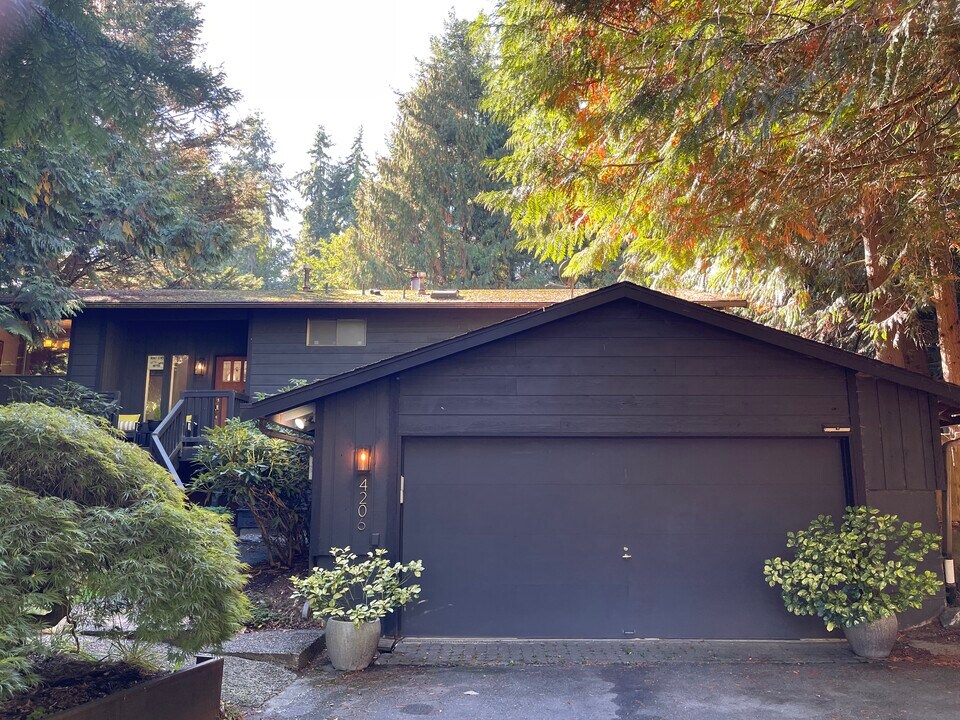 4206 242nd St SW in Mountlake Terrace, WA - Building Photo