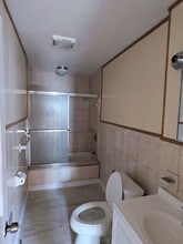 80 Huntington Rd in Bridgeport, CT - Foto de edificio - Building Photo