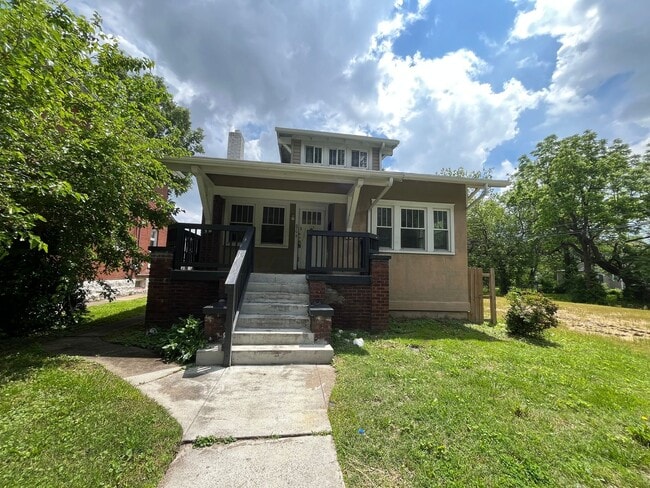 property at 679 S 41st St