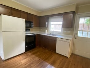 440 CONGRESS Ct in Wood Dale, IL - Building Photo - Building Photo