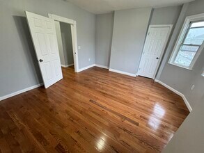 30 E 49th St in Bayonne, NJ - Building Photo - Building Photo