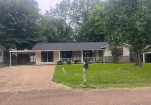 305 Ward Dr in Starkville, MS - Building Photo